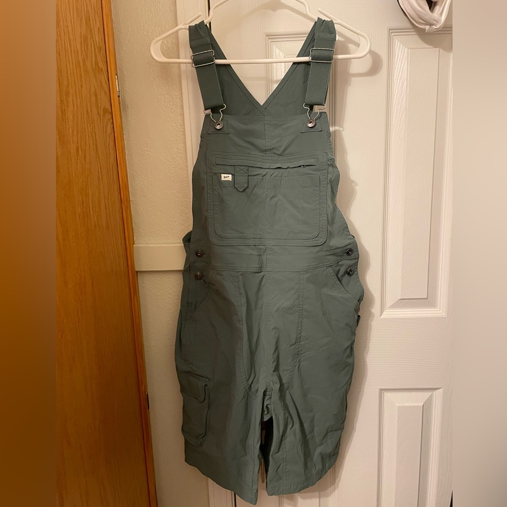 Duluth Trading Co Short Overalls color Green in a size medium. New without tags.